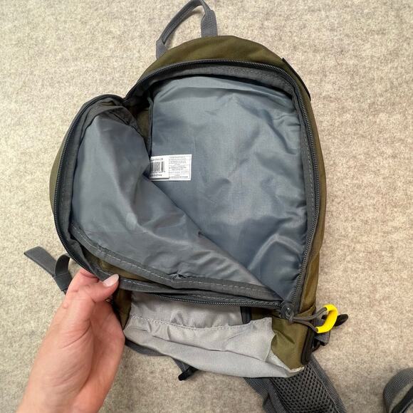 Cabela’s Stalker Sling Pack Nylon Water-Resistant Backpack EUC - Picture 5 of 5